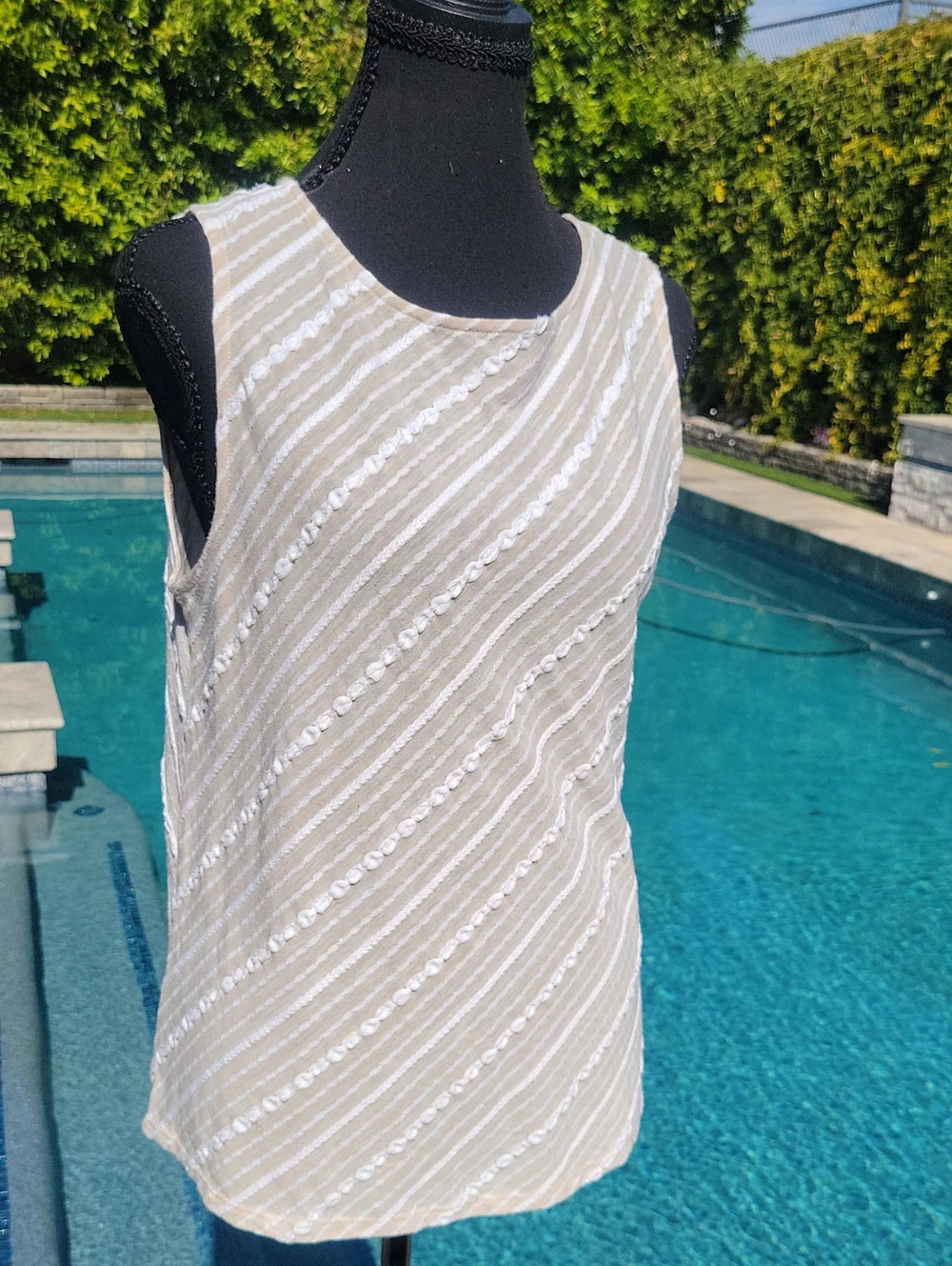 Chicos Sleeveless Tan And White Textured Stripe Shell Top 1
